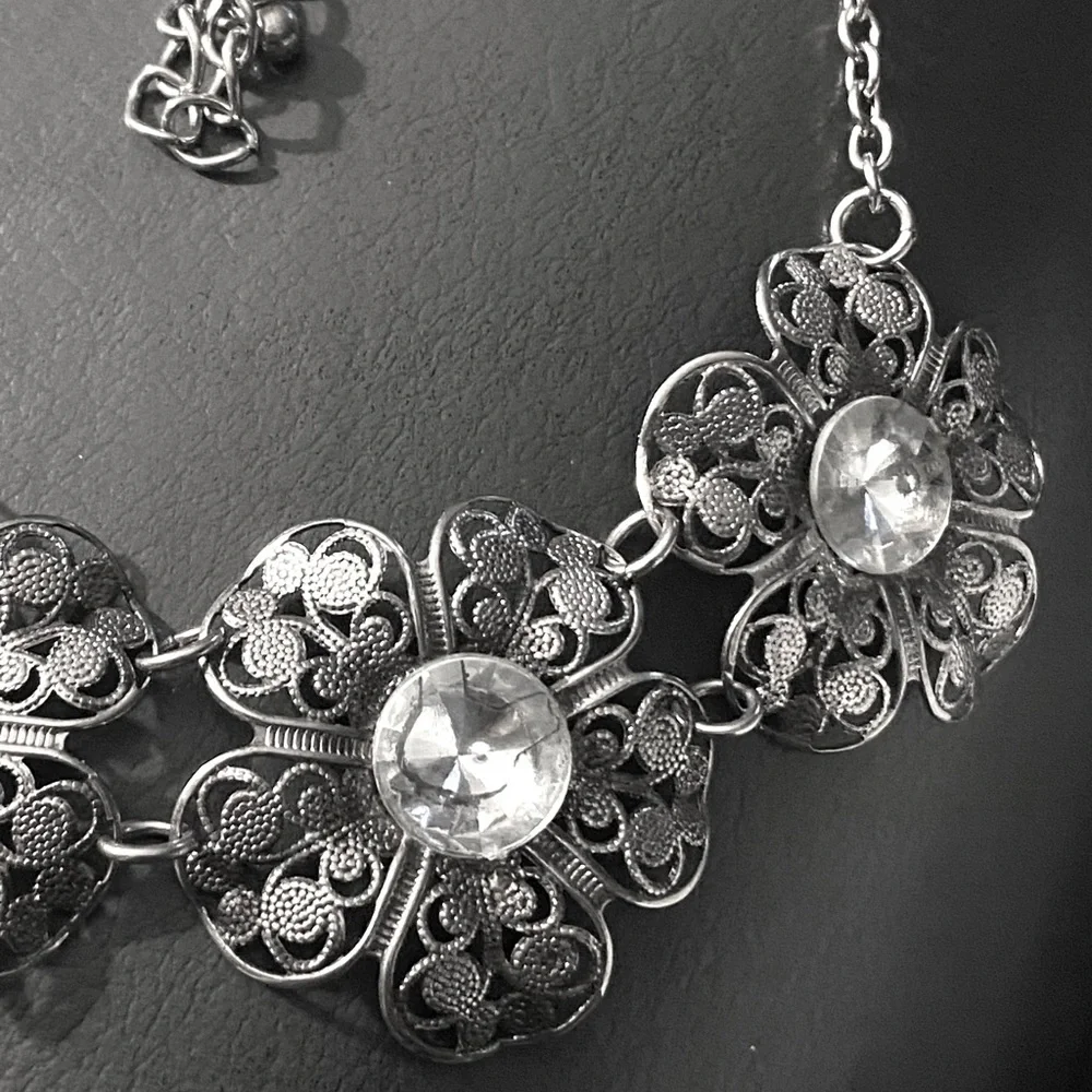 Vintage Silver Tone Filigree Flower Link Chocker Necklace Center Rhinestones